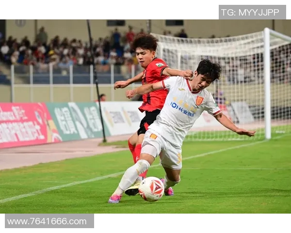 赛后分析:上海足球队与重庆足球队球员个人能力对比及表现评估 赛后分析:上海足球队与重庆足球队球员个人能力对比及表现评估