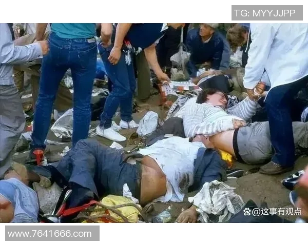 足球明星意外遭遇踩裆事件引发热议球迷们对此反应不一 足球明星意外遭遇踩裆事件引发热议球迷们对此反应不一