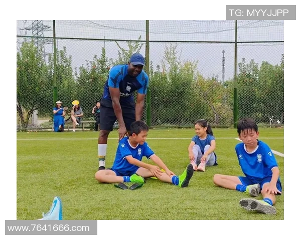 足球明星温馨瞬间与孩子亲密互动的感人照片合集 足球明星温馨瞬间与孩子亲密互动的感人照片合集